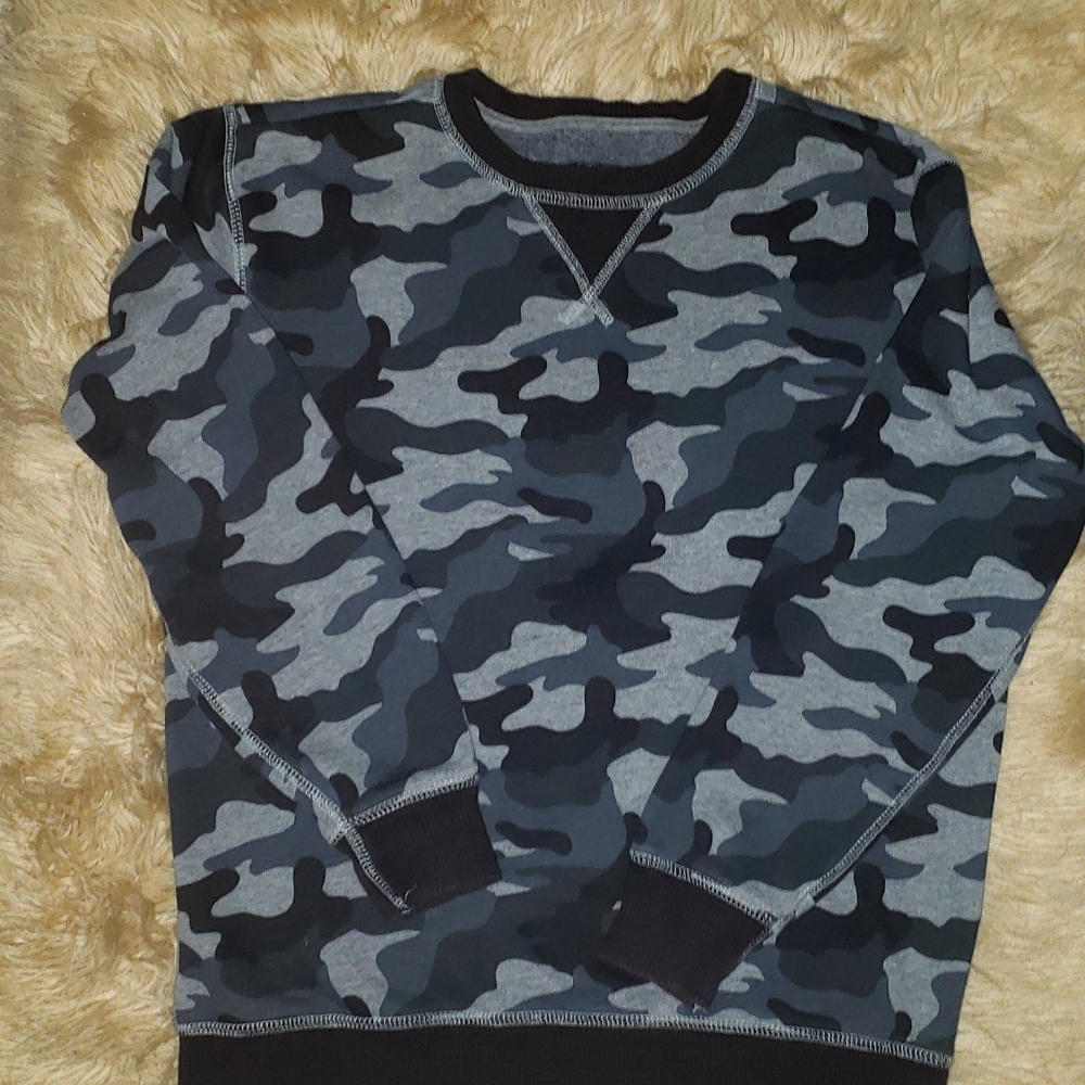 Children's Place Boys Black/Grey Camo sweat shirt.